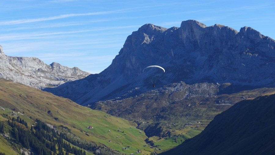 Christoph hebt sich vor der Schijenfluh ab